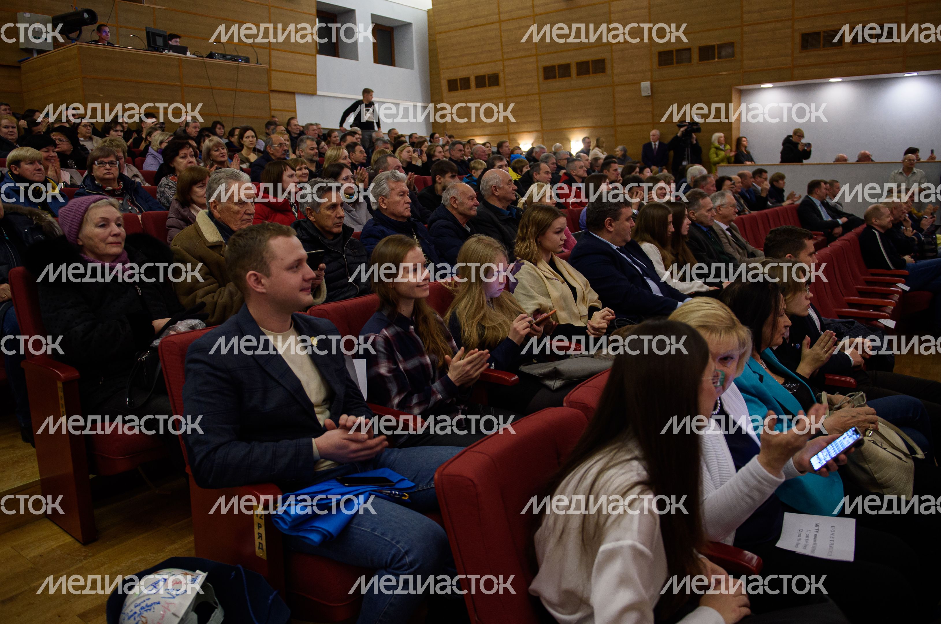 Торжественная встреча космонавтов и астронавтов 67-й длительной экспедиции на МКС