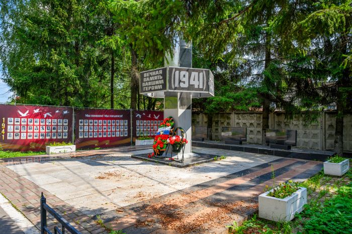 Стела памяти павших воинов в поселке Вешки округа Мытищи