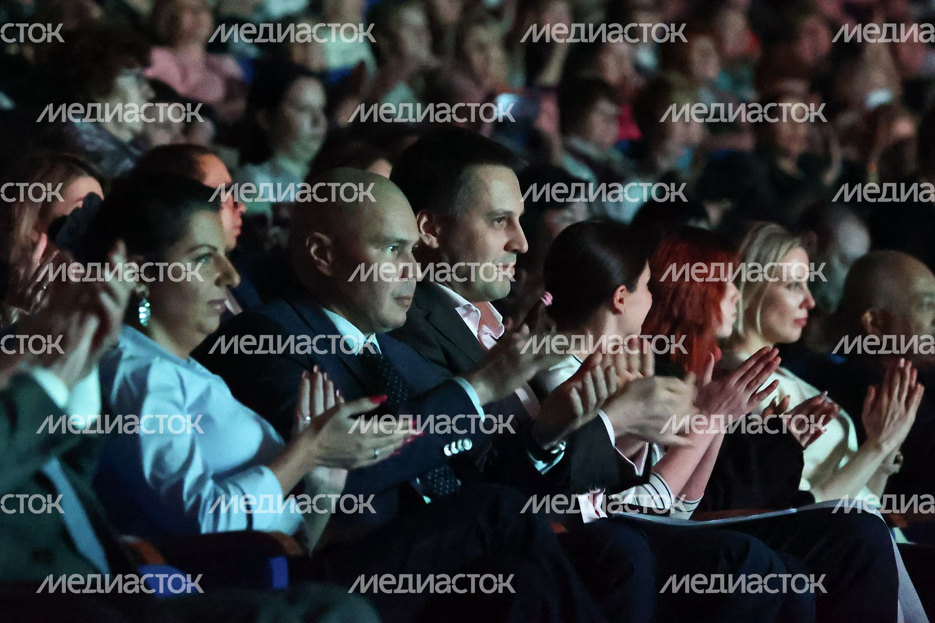 Награждение Губернатором лауреатов губернаторской премии «Мы рядом. Доброе дело»