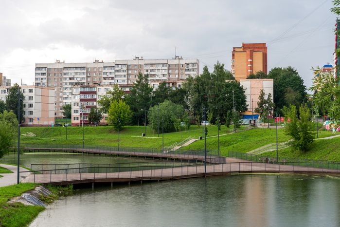 Каскад прудов на набережной реки Теребенки в Чехове