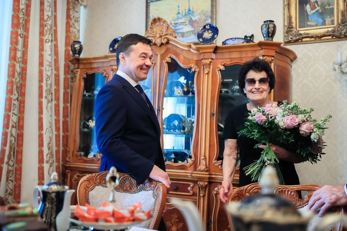 Посещение губернатором космонавта первого отряда
