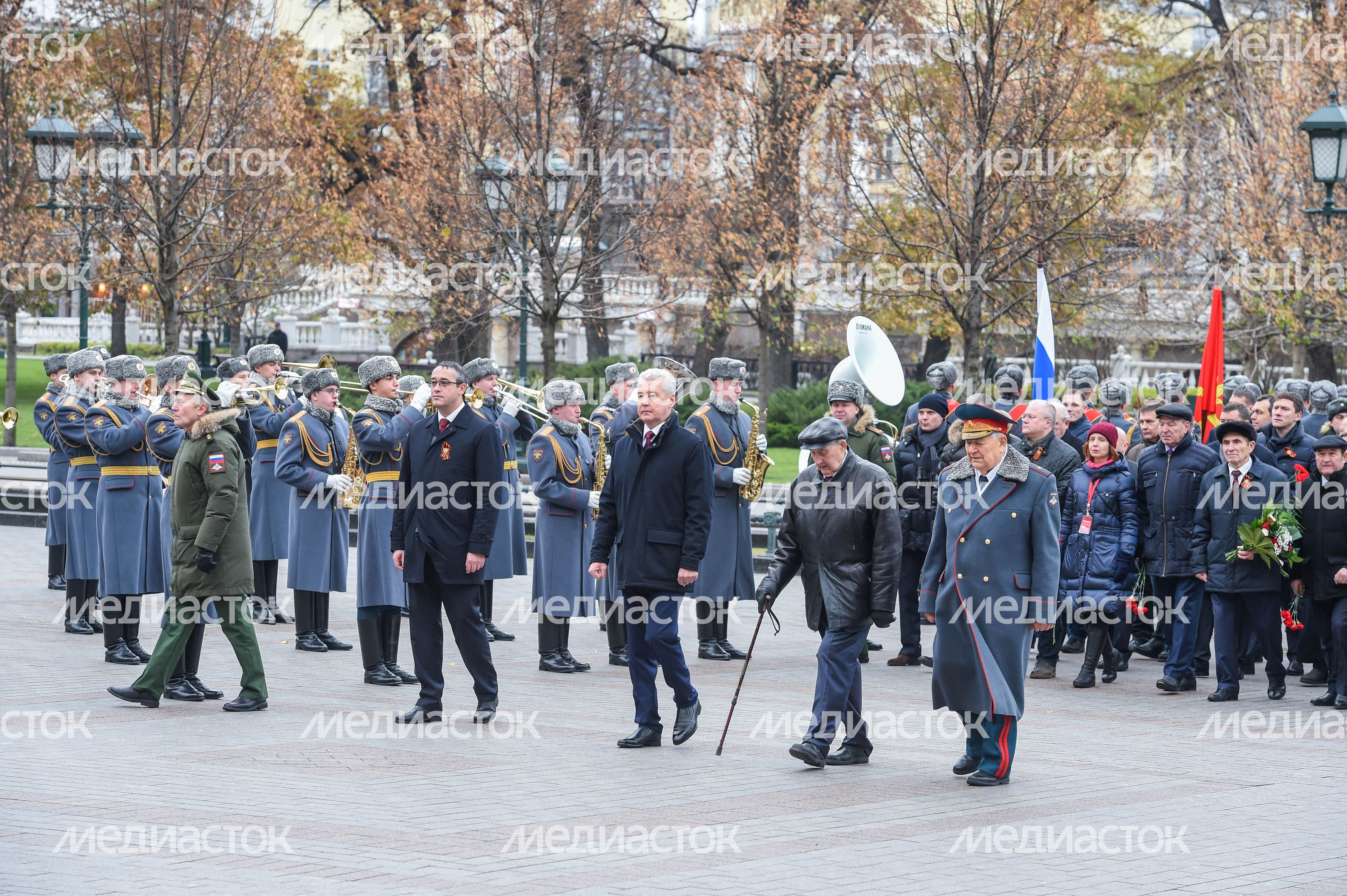 Торжественный марш в честь парада 1941 года на Красной площади в Москве