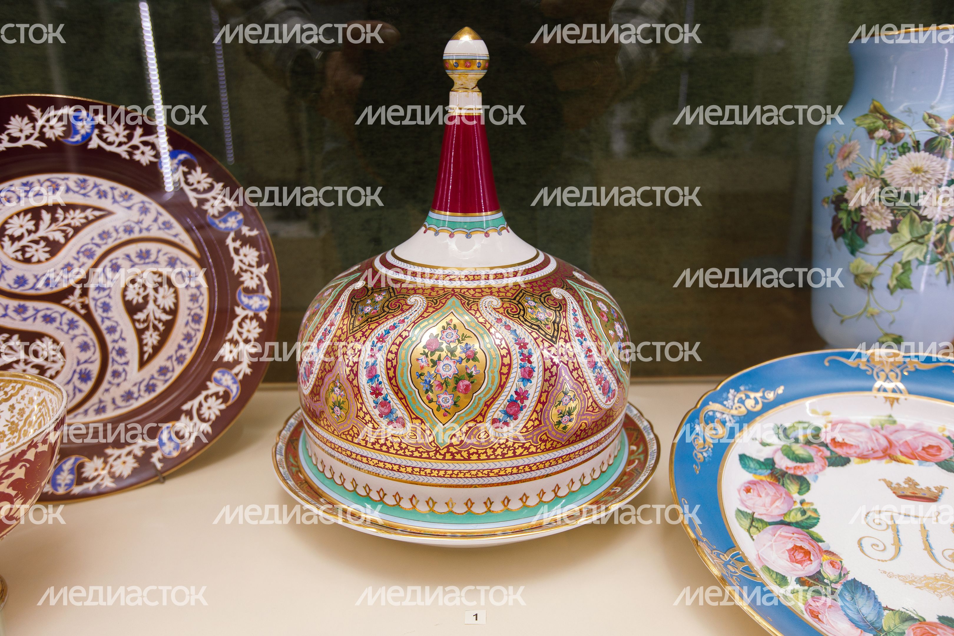 Выставка «Две фарфоровые империи» в Музее-заповеднике «Дмитровский кремль» Выставка «Две фарфоровые империи» в Музее-заповеднике «Дмитровский кремль»