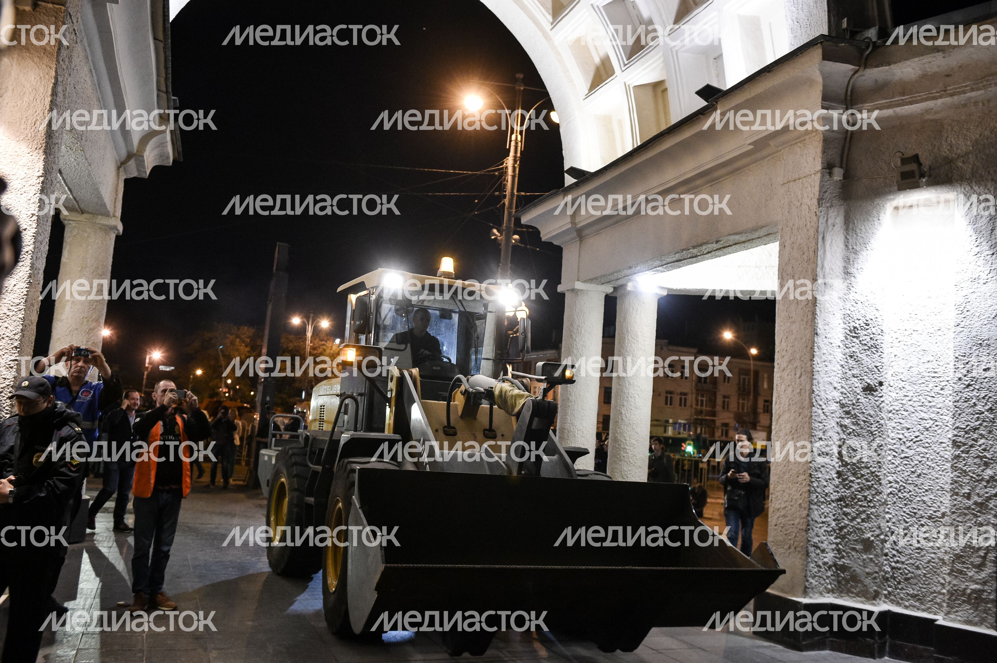Снос незаконных построек возле метро 29 августа