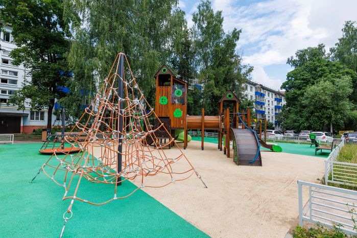 Благоустройство детской площадки на улице Дзержинского в Солнечногорске