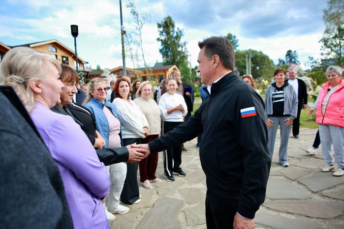 Андрей Воробьев и Умар Кремлёв посетили благоустроенный парк "Сераксеево" в г.о. Серпухов