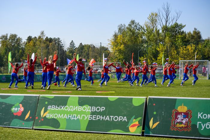 Легенды футбола обыграли сборную Лобни в проекте «Выходи во двор»
