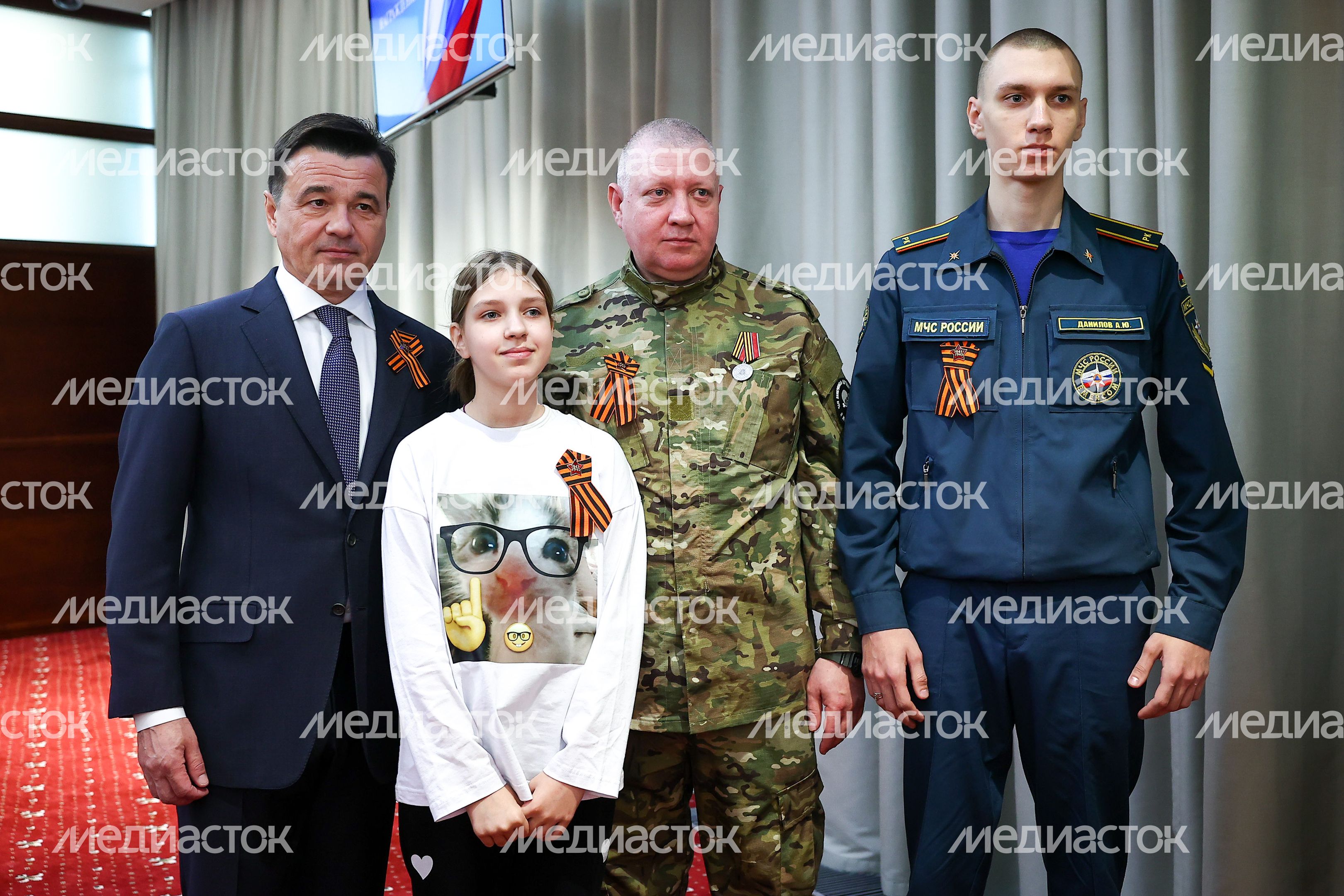 Губернатор вручил государственные награды добровольцам отряда БАРС