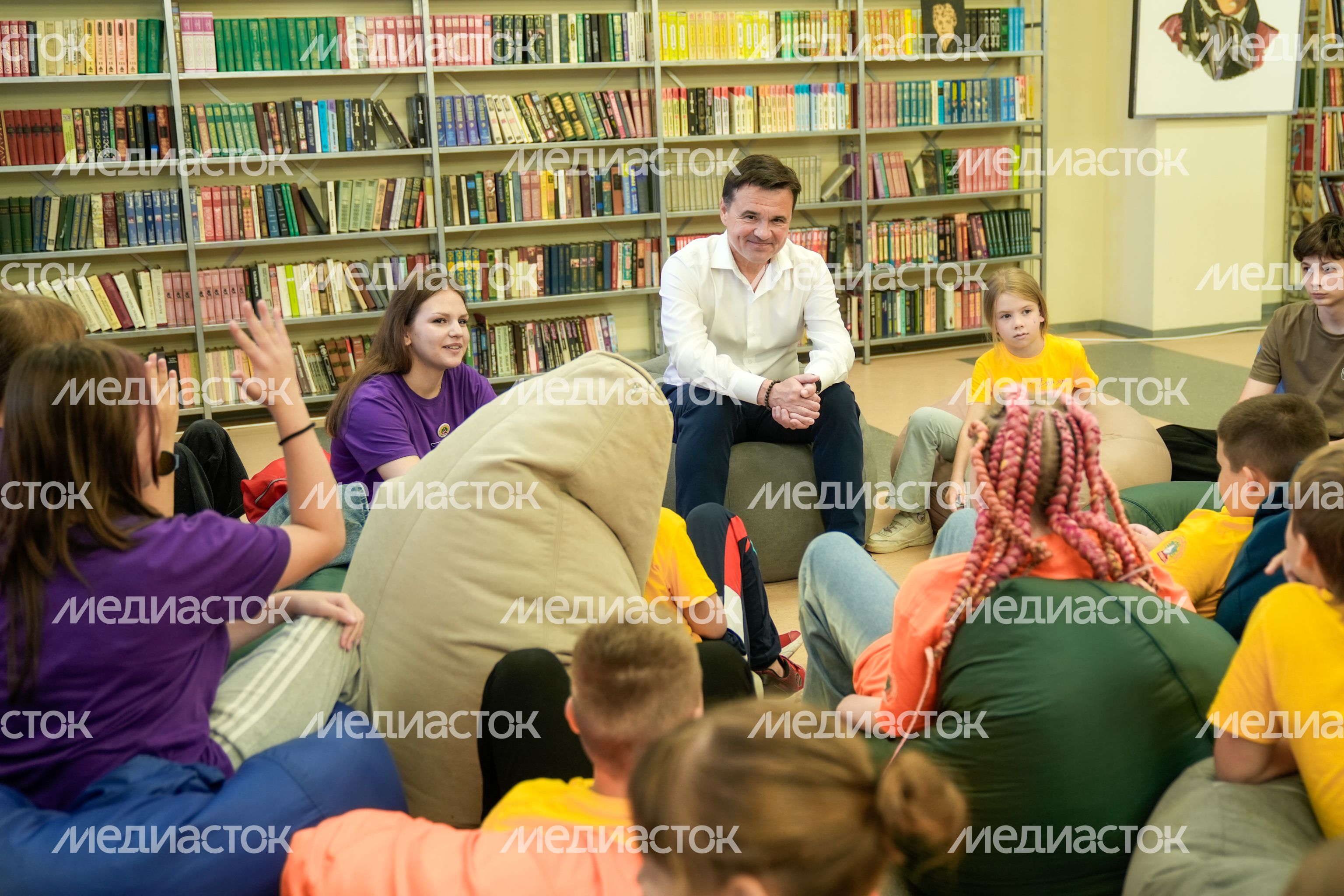 Андрей Воробьев пообщался с детьми участников СВО в подмосковном лагере "Литвиново" Андрей Воробьев пообщался с детьми участников СВО в подмосковном лагере "Литвиново"