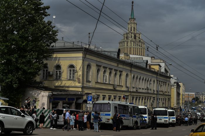 Кириллу Серебренникову избрали меру пресечения в Басманном суде