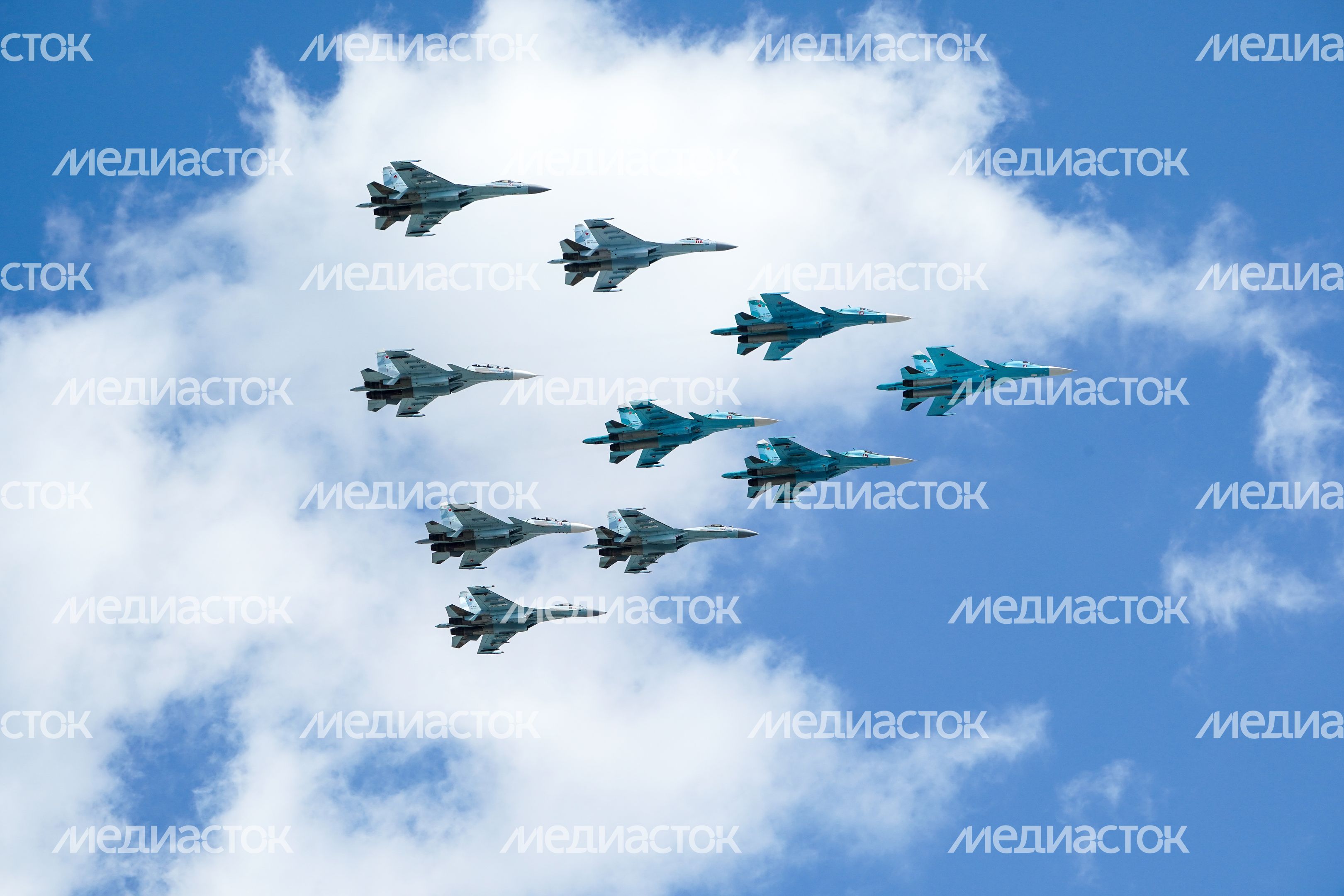 Тренировочные полеты над Красной площадью экипажей самолетов ВКС, принимающих участие в военном параде