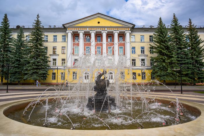Фонтан «Рыбки» на центральной аллее проспекта Ленина в Электростали