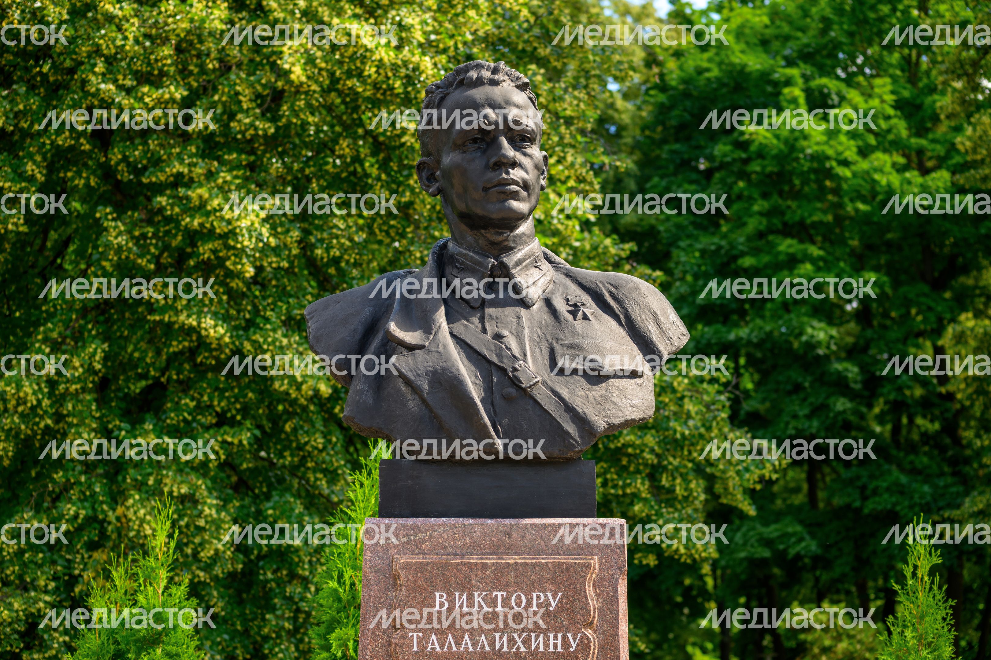 Памятник Виктору Талалихину в парке культуры и отдыха имени Виктора Талалихина в Подольске