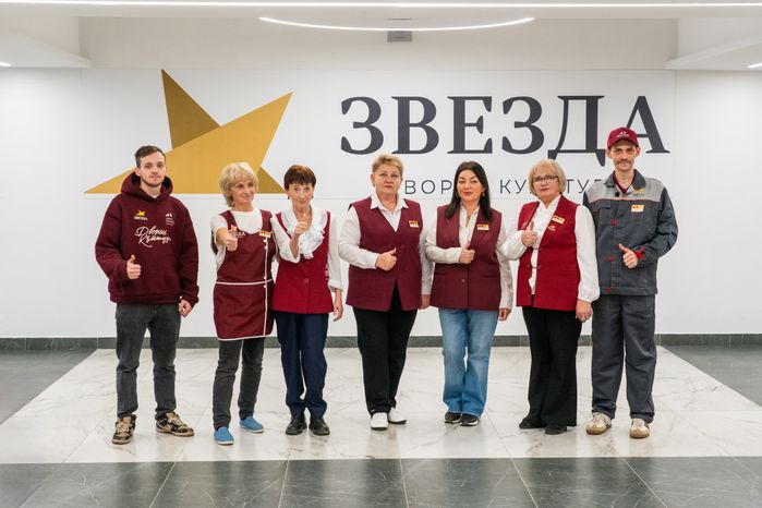 Униформа сотрудников Центрального Дворца культуры «Звезда» в Наро-Фоминске оформлена в цветах проекта «Умный ДК»