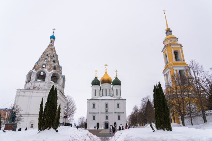 Русские православные церкви на Соборной площади Коломны