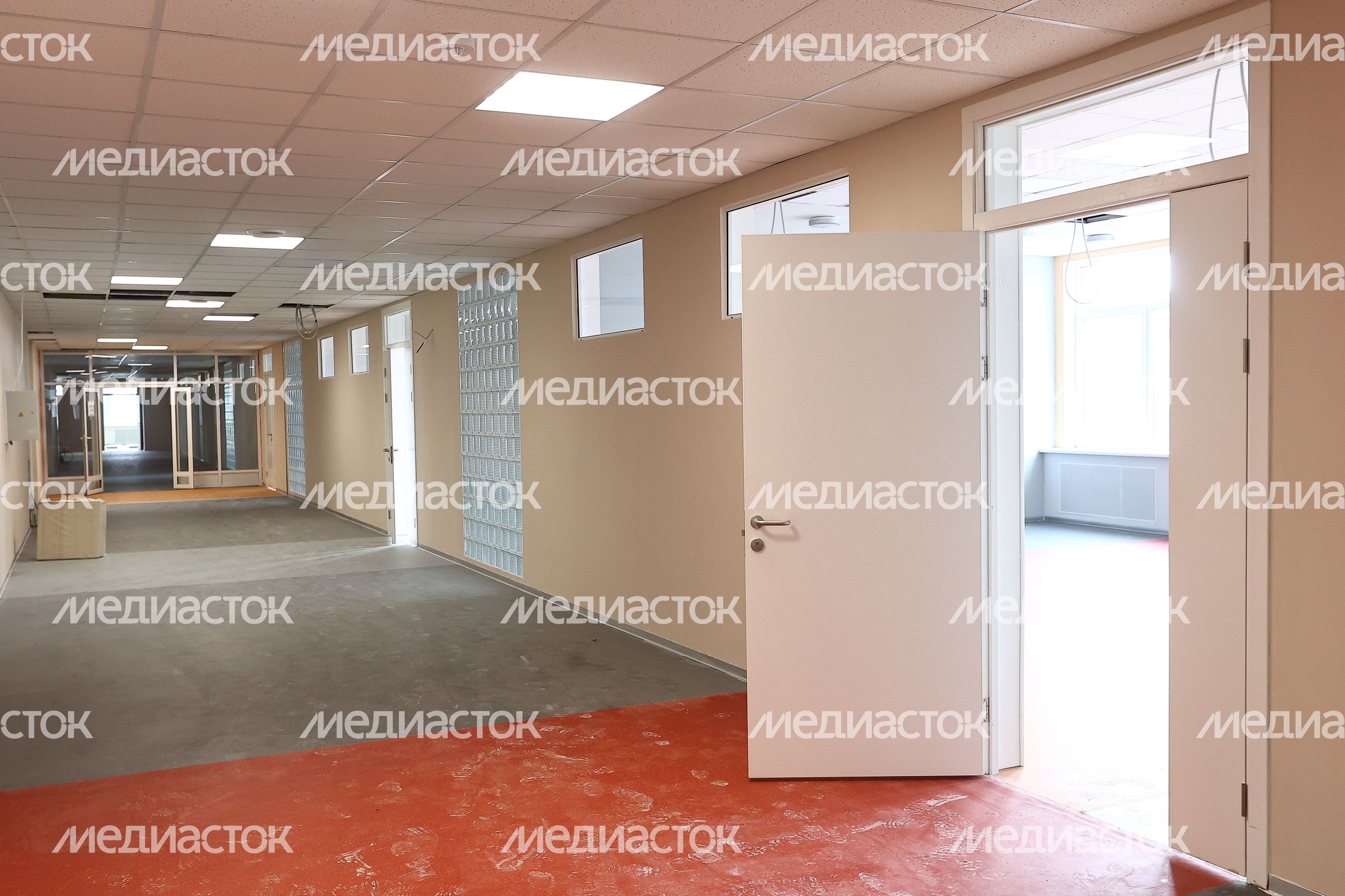 Проверка хода строительства школы в Тучкове Губернатором Подмосковья