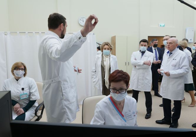 Андрей Воробьев и Валентина Матвиенко посетили Институт ядерной медицины в Химках