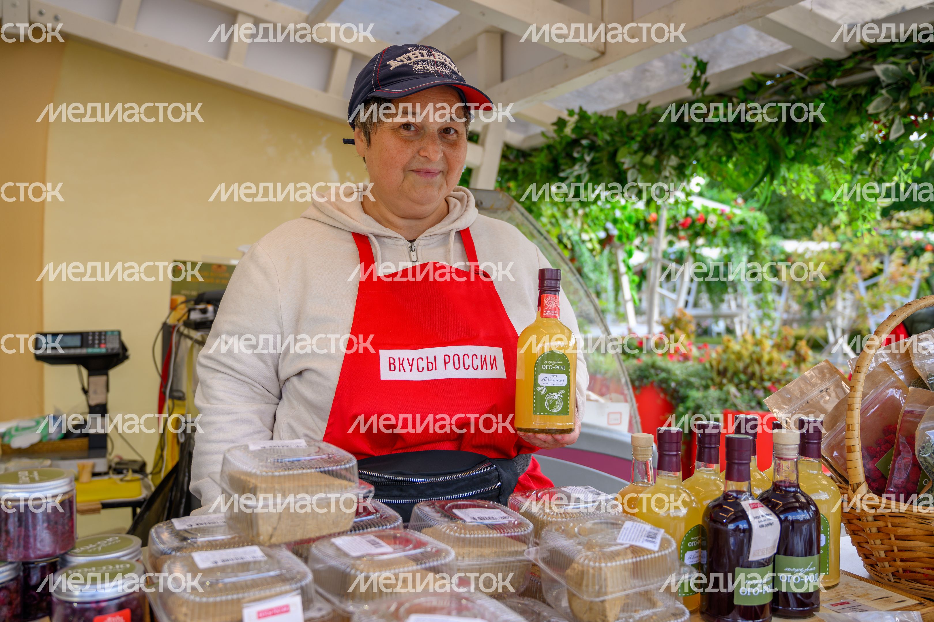 Ярмарка продуктов питания, произведенных в Подмосковье, на гастрономическом фестивале «Вкусы России» 2026 на ВДНХ