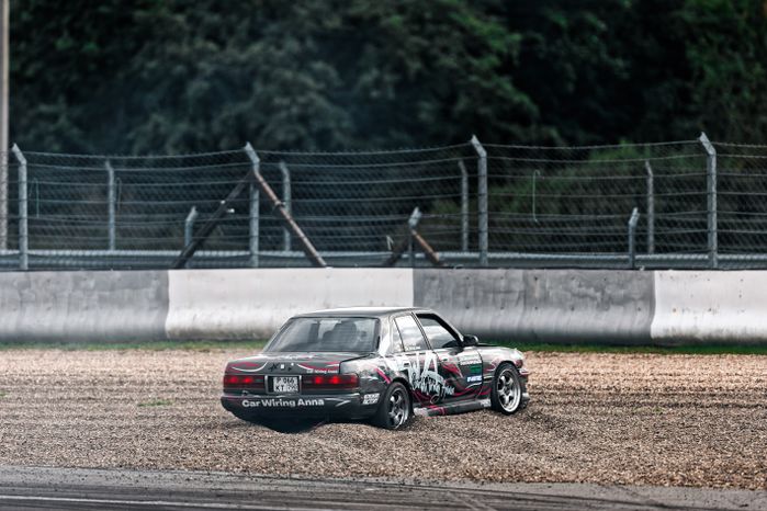 Дрифт-гонка автомобилей по автодрому Moscow Raceway на фестивале «Дрифт Экспо» в Волоколамске