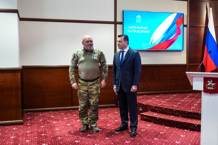 Андрей Воробьев вручил награды бойцам подразделений БАРС