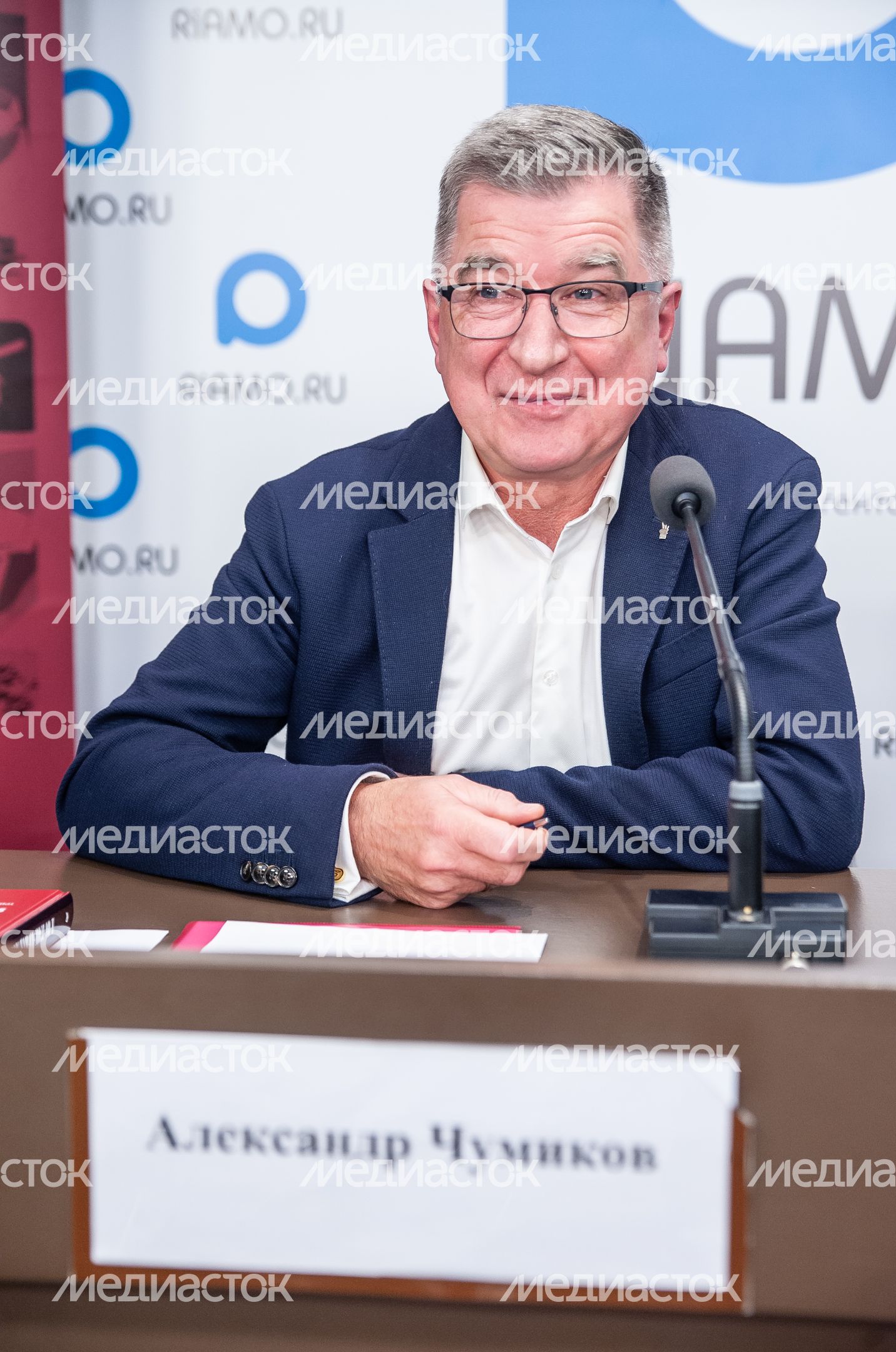 Презентация книги Александра Чумикова «Москва-400. Кам-са-мол! 90-е»