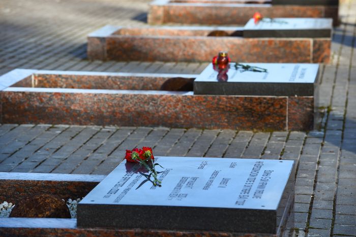 Открытие после реставрации воинского мемориала в деревне Ельня в Подмосковье