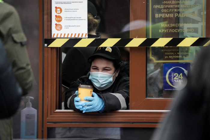 Повседневная жизнь в Москве в период введения ограничительных мер  в связи с ухудшением ситуации с коронавирусом