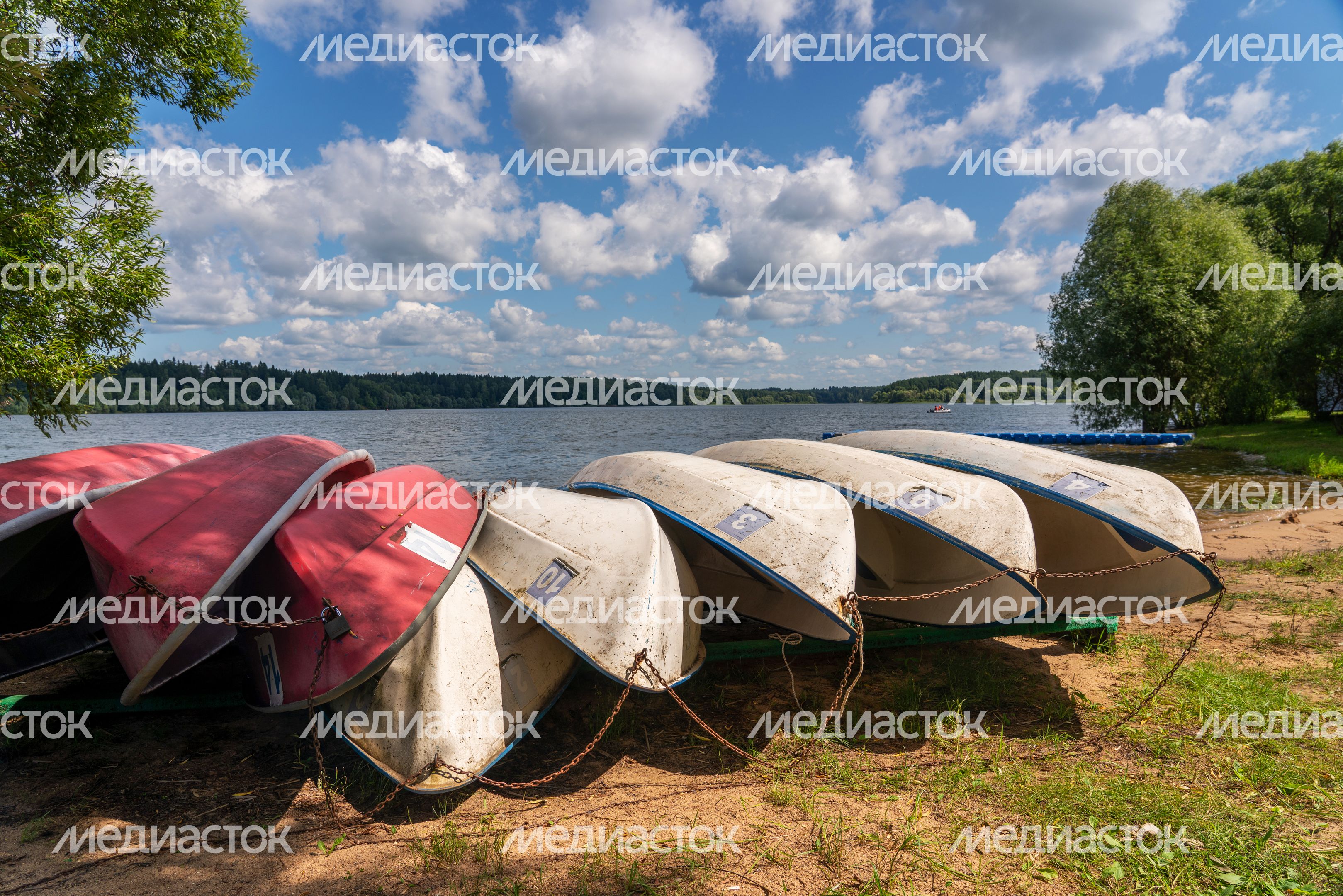 Пляж у Озернинского водохранилища вблизи деревни Нововолково Рузского округа
