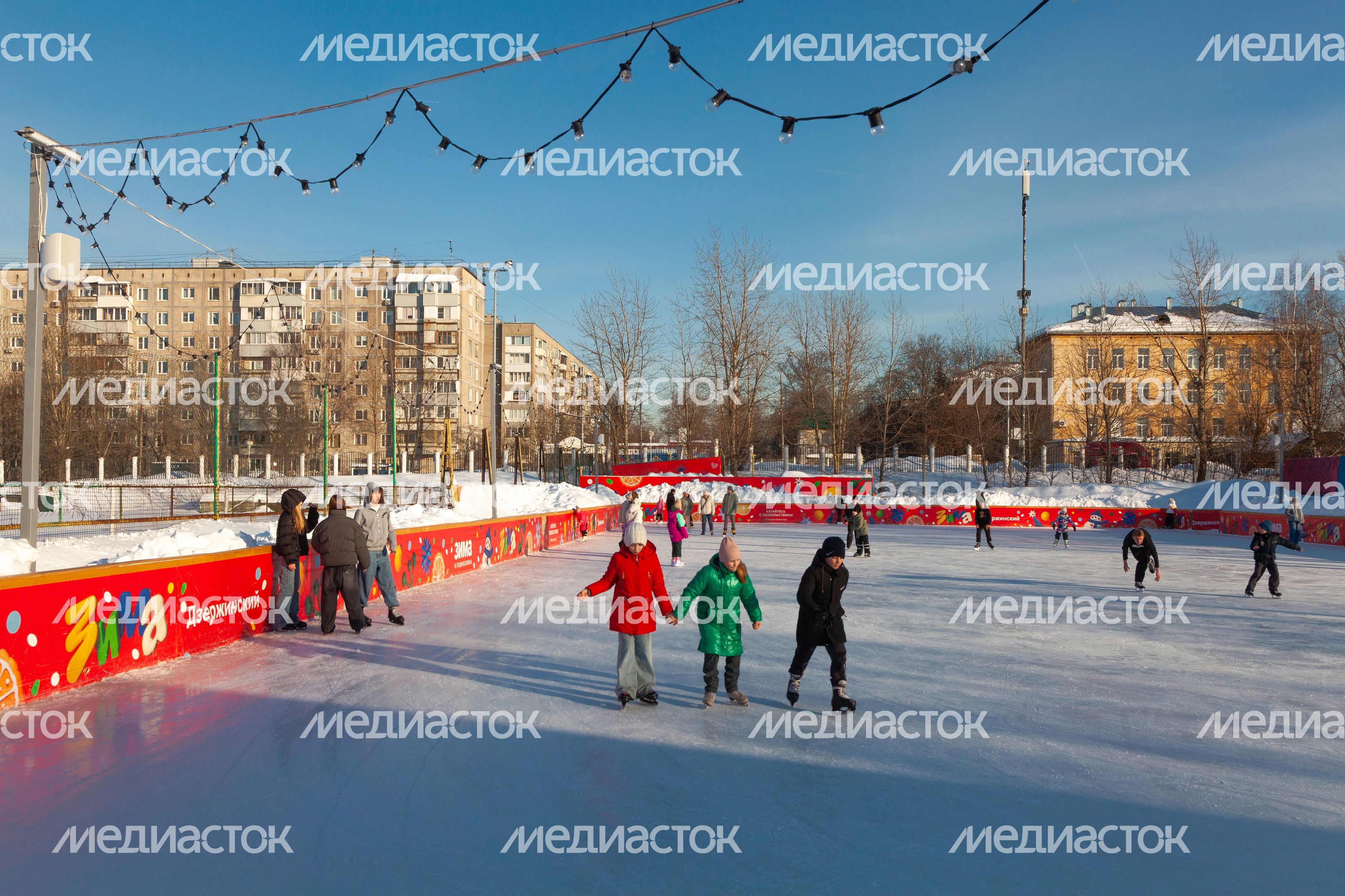 Каток у стадиона «Орбита» в Дзержинском Каток у стадиона «Орбита» в Дзержинском