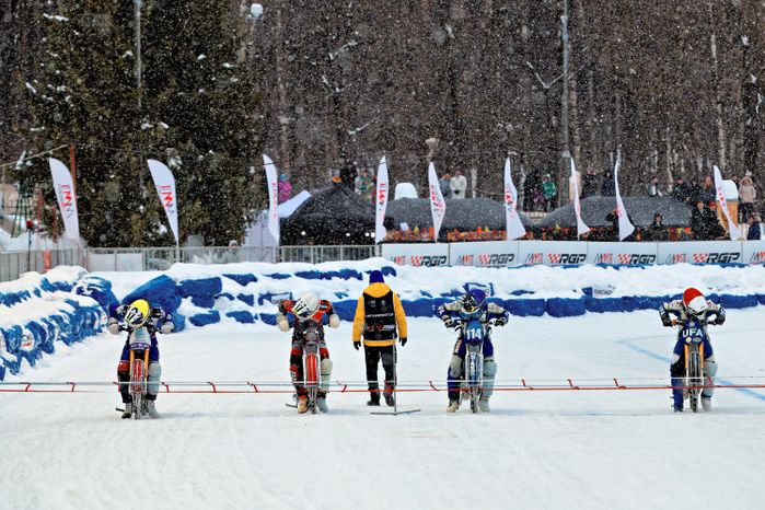 Второй день суперфинала личного чемпионата России по ледовому спидвею в Красногорске