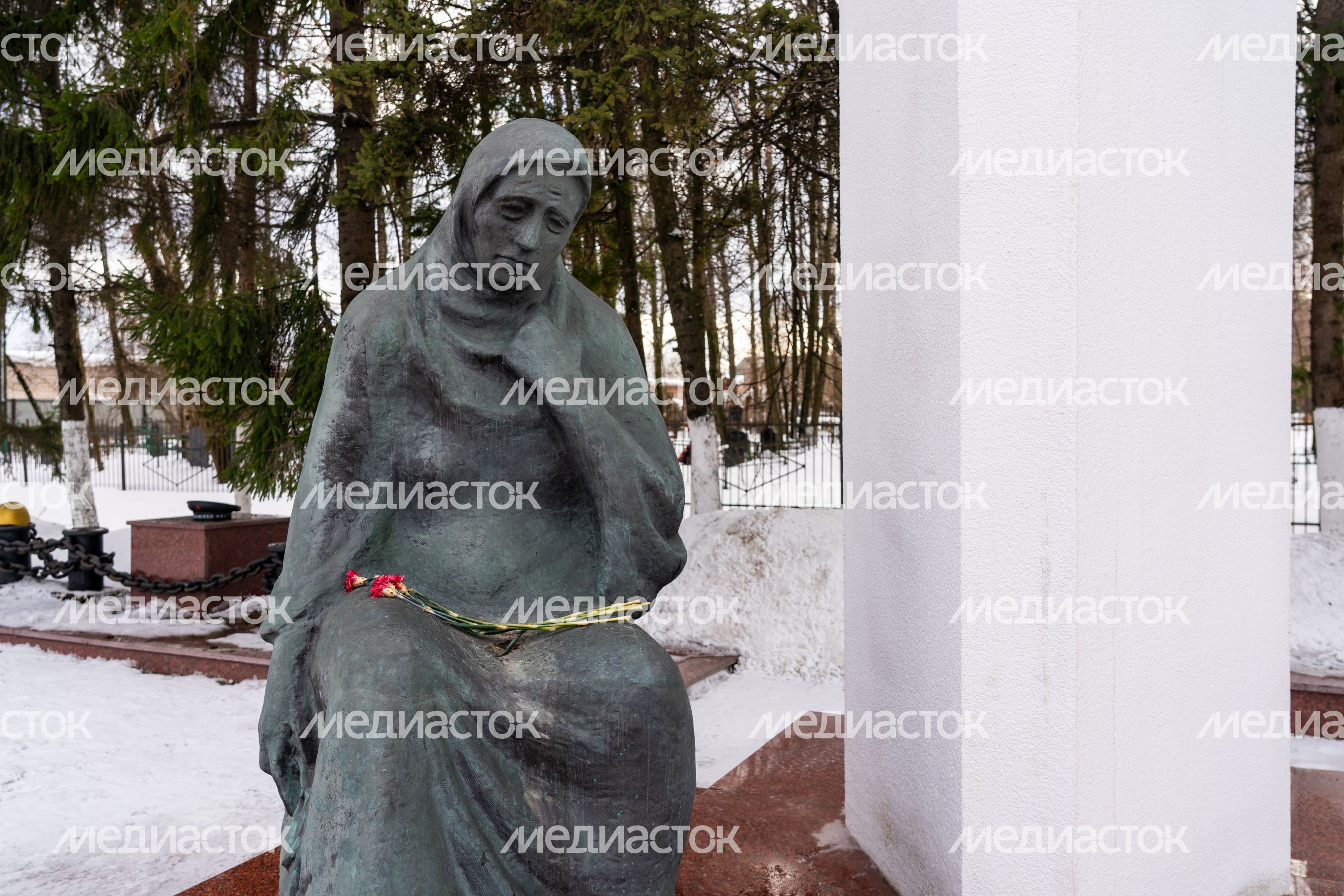 Мемориал «Скорбящая мать» в Солнечногорске