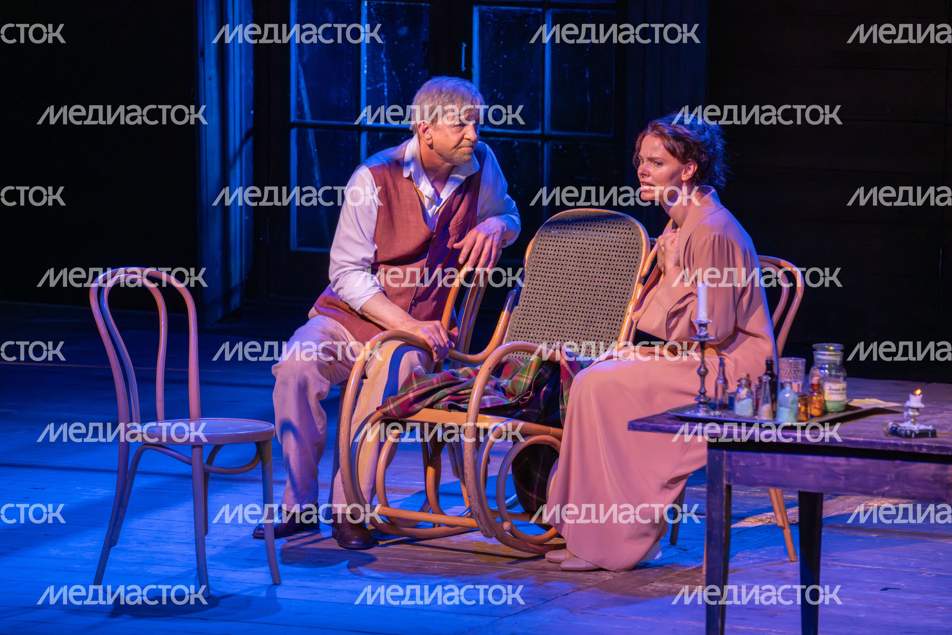 Актеры Сергей Курдышев и Елизавета Боярская в спектакле «Дядя Ваня» Театра Европы на фестивале «Мелиховская весна» Актеры Сергей Курдышев и Елизавета Боярская в спектакле «Дядя Ваня» Театра Европы на фестивале «Мелиховская весна»