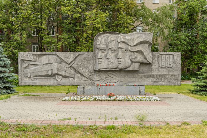 Памятник Строителям и бойцам бронепоезда Москвич