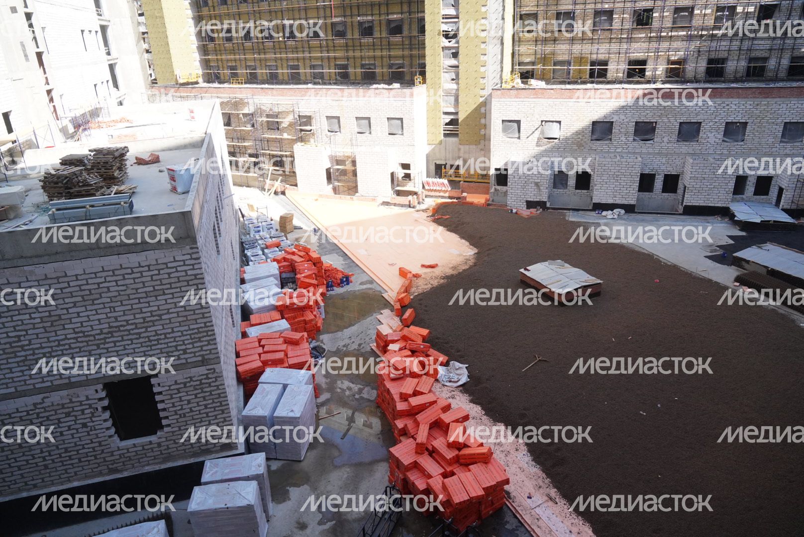 Проверка хода строительства детской областной больницы в Красногорске Губернатором Подмосковья