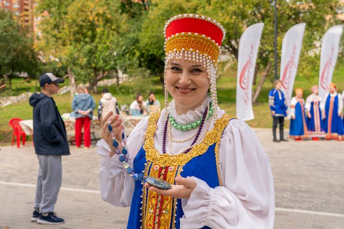 Ярмарка товаров народных промыслов на празднике Яблочного Спаса в Яблоневом сквере Красногорска