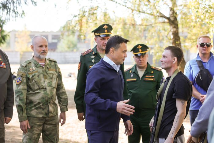 Андрей Воробьев проверил работу пункта отбора на военную службу по контракту в Балашихе