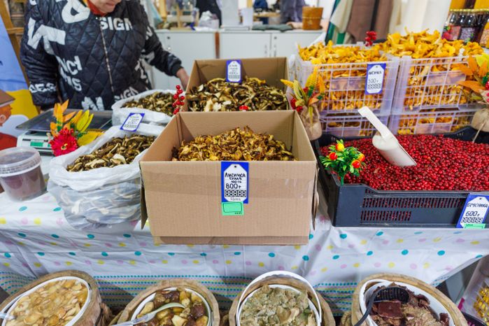 Продукция местных фермеров на ярмарке подмосковных брендов «100% Подмосковье. Встречаем осень» в Красногорске
