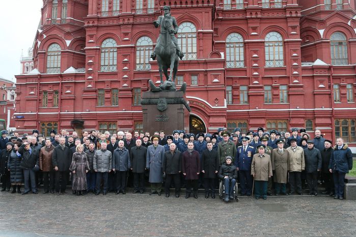 А. Воробьев возложил цветы к Могиле Неизвестного Солдата