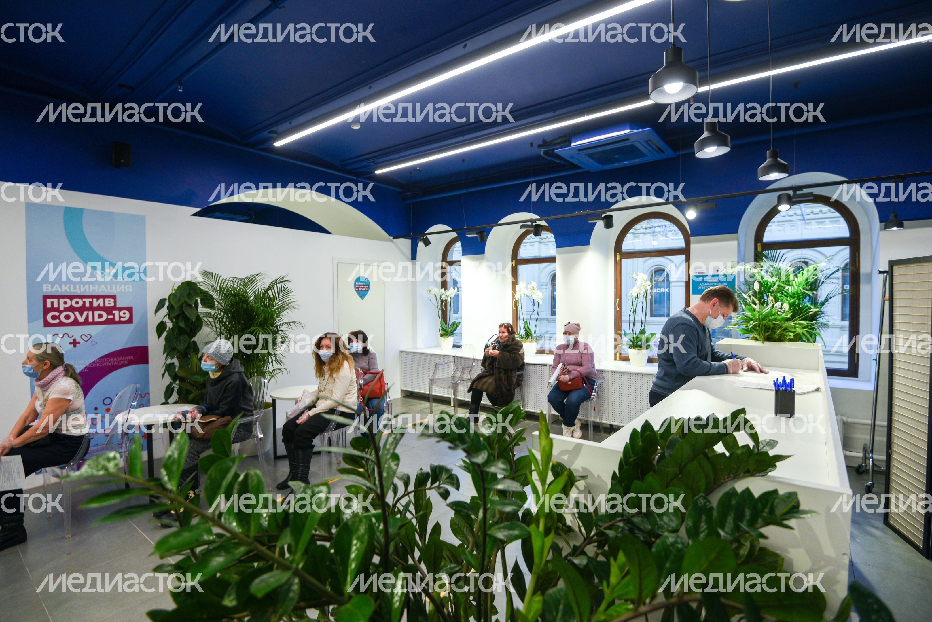 Выездной пункт вакцинации от коронавируса в ГУМе