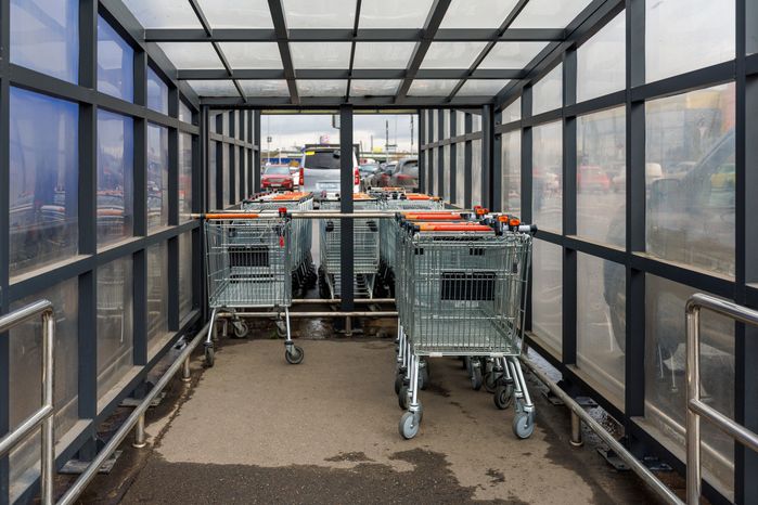 Большая картина для продуктов у гипермаркета «Глобус» в Котельниках