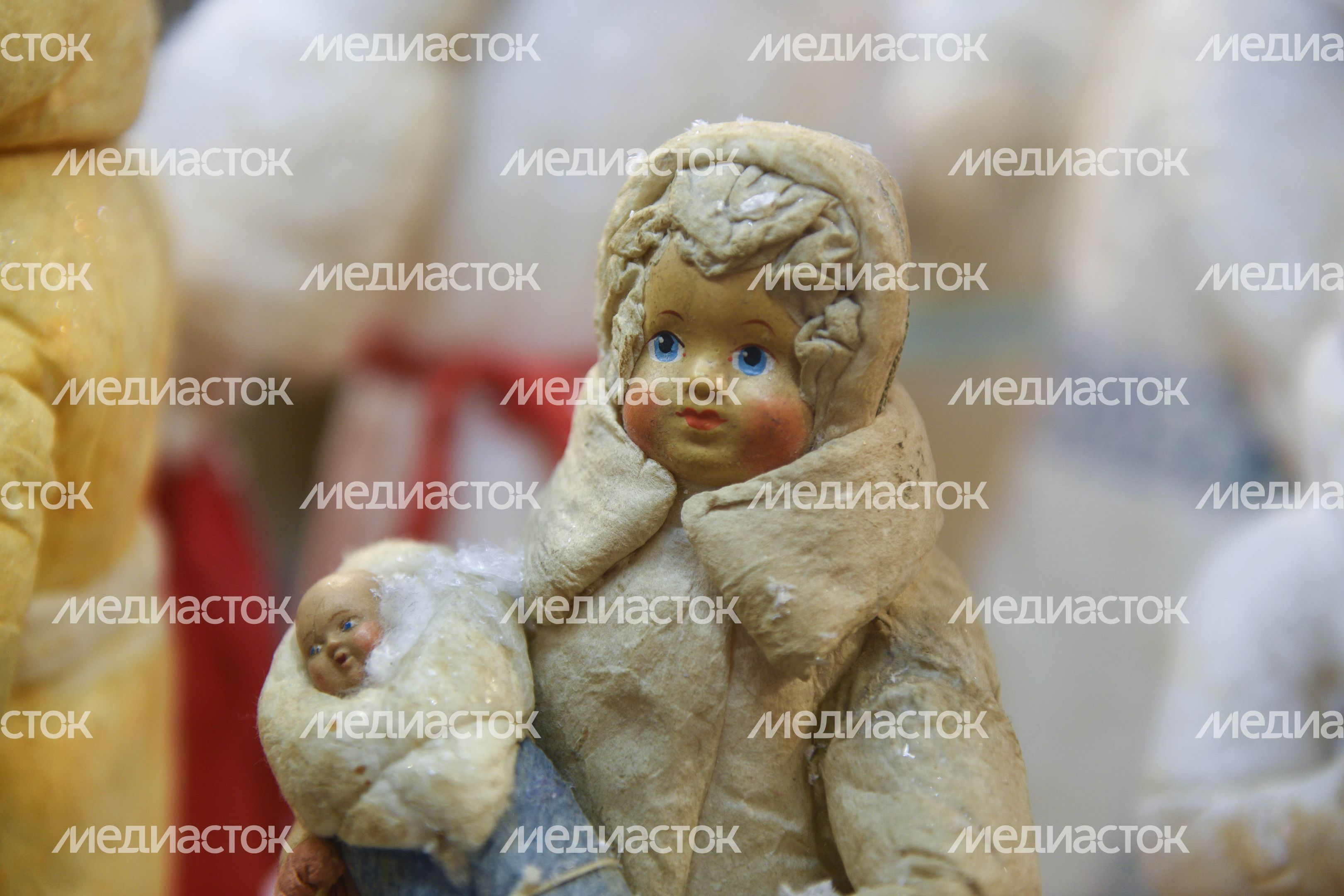Выставка новогодних игрушек в ГУМе из личной коллекции Александра Олешко
