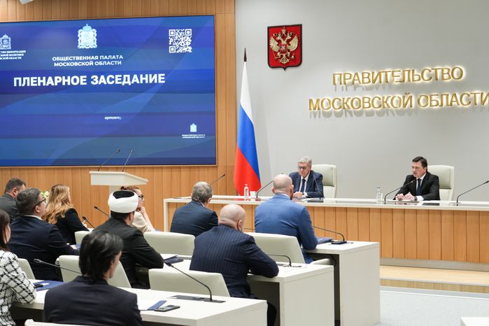 Андрей Воробьев поблагодарил общественников за работу и вручил им областные награды