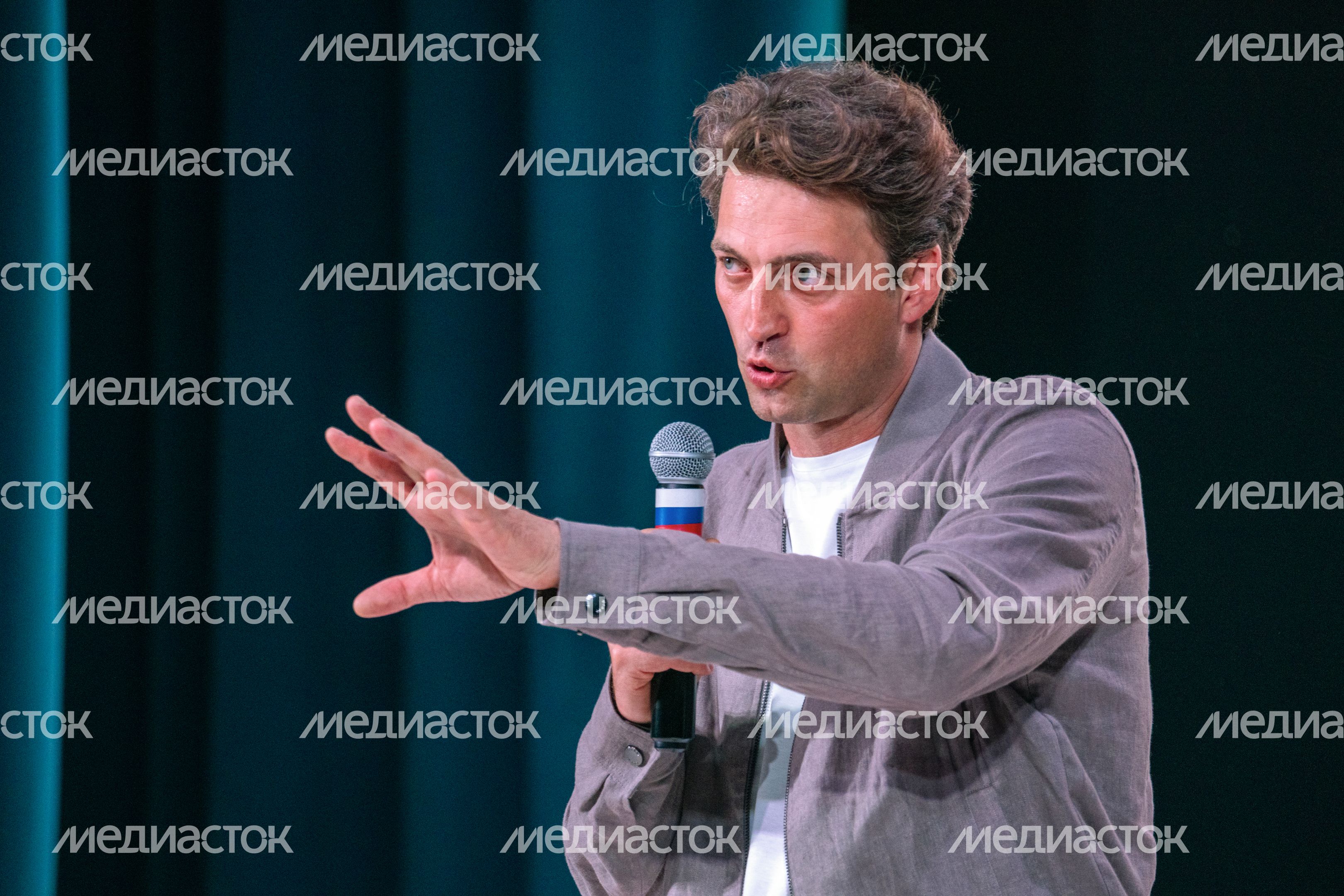 Творческая встреча с актером Иваном Колесниковым на кинофестивале «Движение по вертикали» в Дмитрове Творческая встреча с актером Иваном Колесниковым на кинофестивале «Движение по вертикали» в Дмитрове
