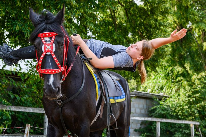 Конноспортивный клуб «Каскад» обучает верховой езде