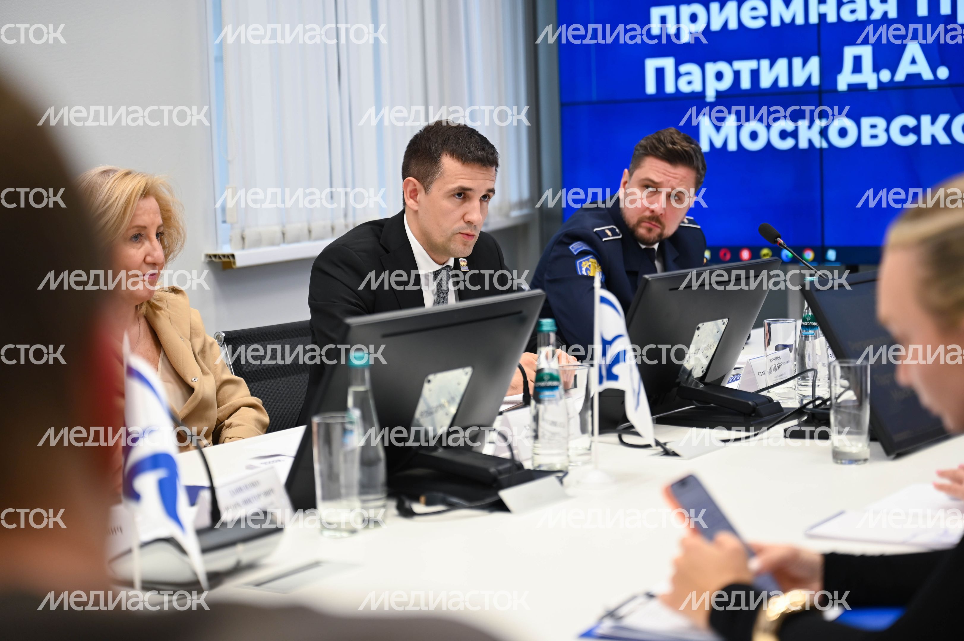Игорь Даниленко провёл личный приём граждан в Ленинском округе Игорь Даниленко провёл личный приём граждан в Ленинском округе