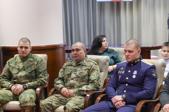 Награждение участников СВО, спасателей, врачей и росгвардейцев в преддверии Дня Защитника Отечества