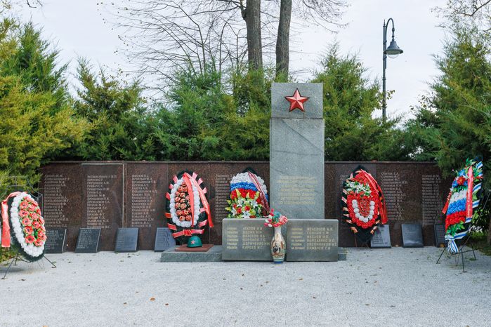 Братская могила в парке «Киово» в Лобне