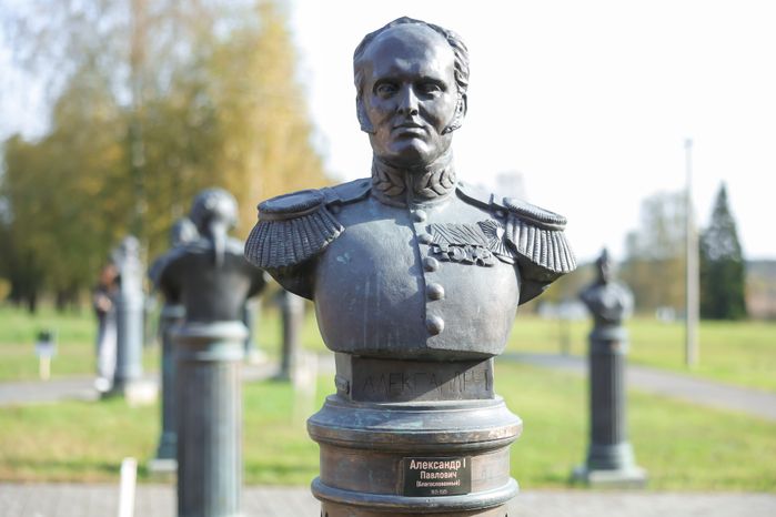 Бюст Александра Первого в Аллее правителей в усадьбе Татищева под Солнечногорском