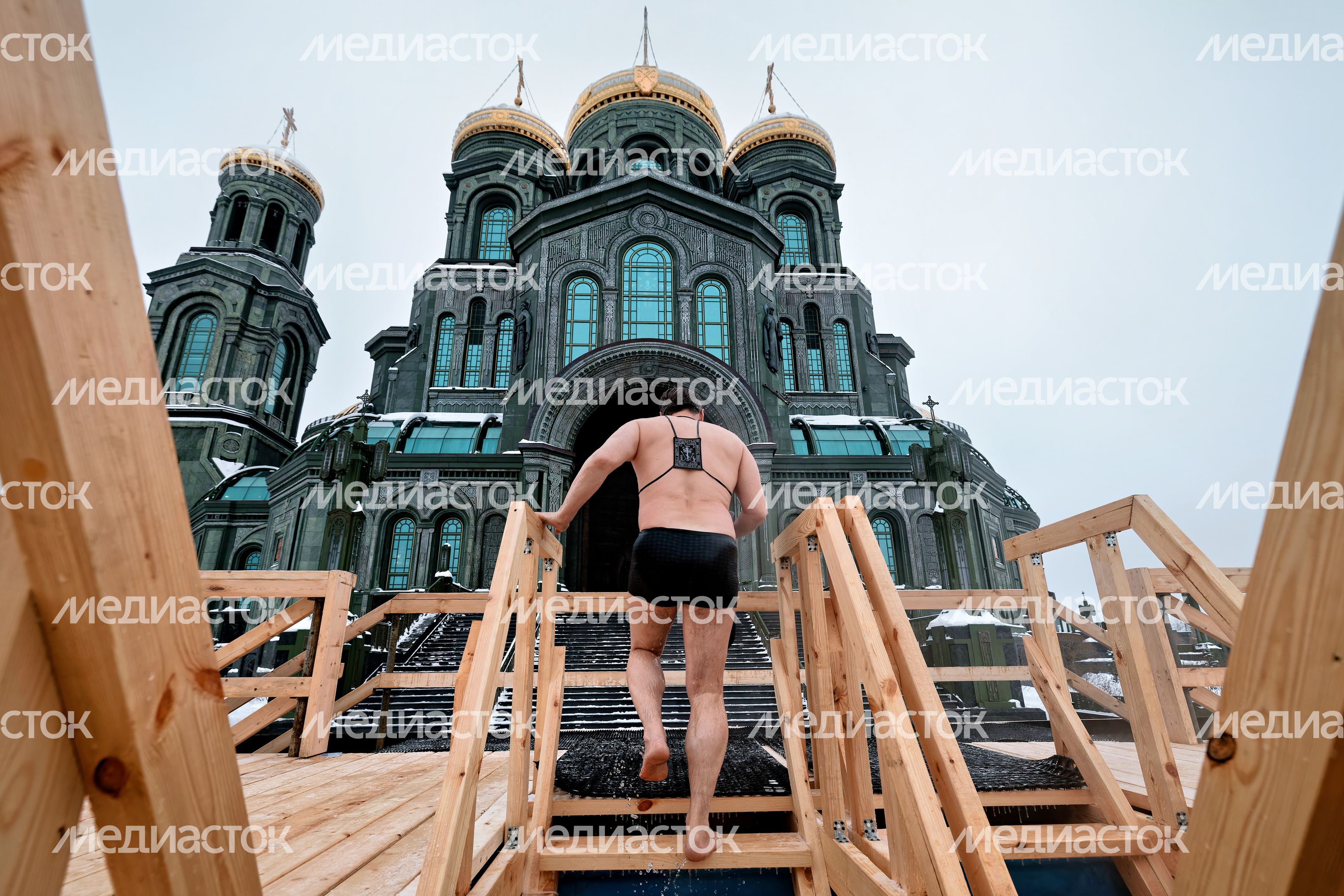 Крещенские купания в Главном храме ВС РФ в Кубинке Одинцовского округа Крещенские купания в Главном храме ВС РФ в Кубинке Одинцовского округа