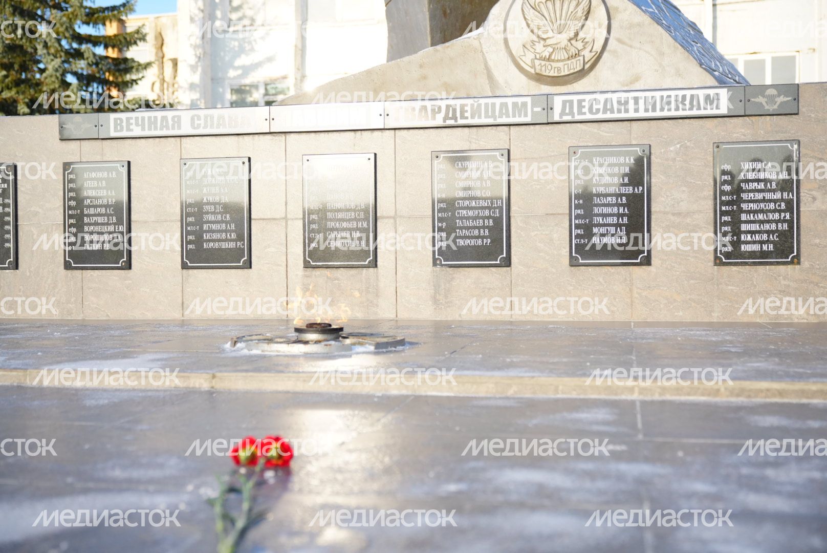Возложение цветов к мемориалу погибших десантников Губернатором Подмосковья